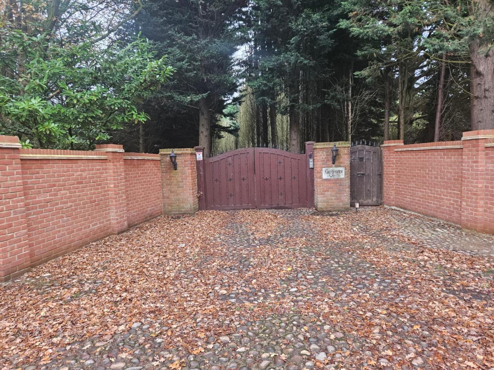 Beautiful Cottage In Brentwood Kelvedon Hatch Экстерьер фото