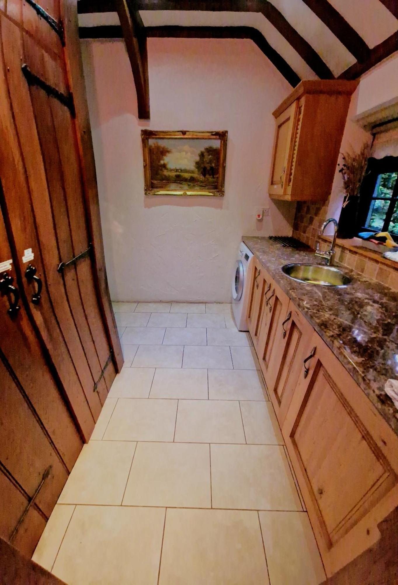Beautiful Cottage In Brentwood Kelvedon Hatch Экстерьер фото