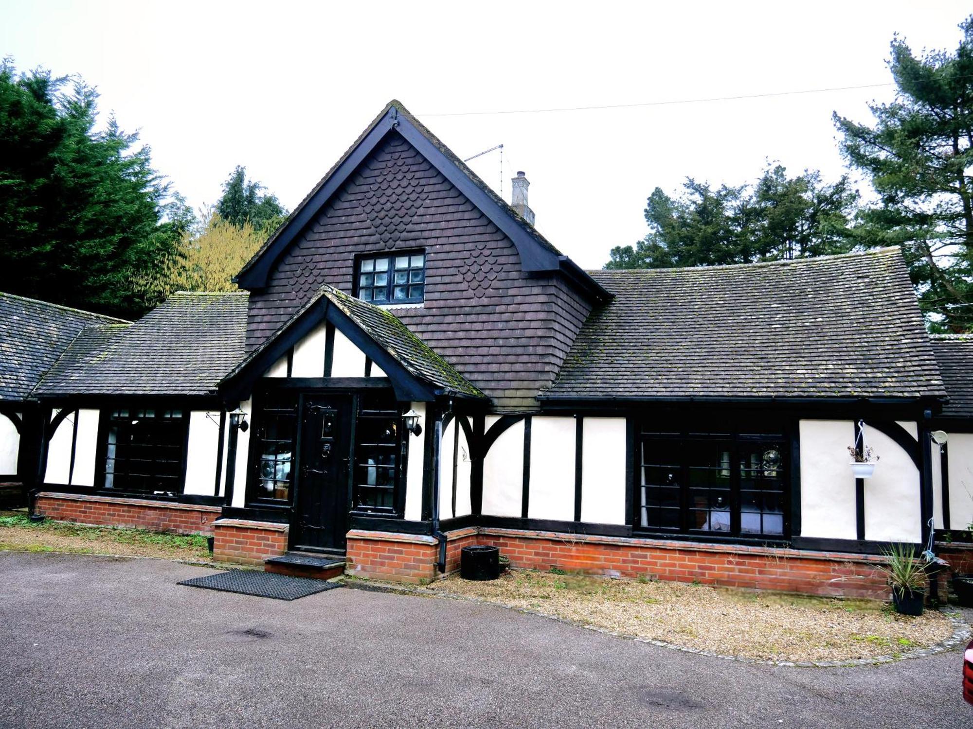 Beautiful Cottage In Brentwood Kelvedon Hatch Экстерьер фото