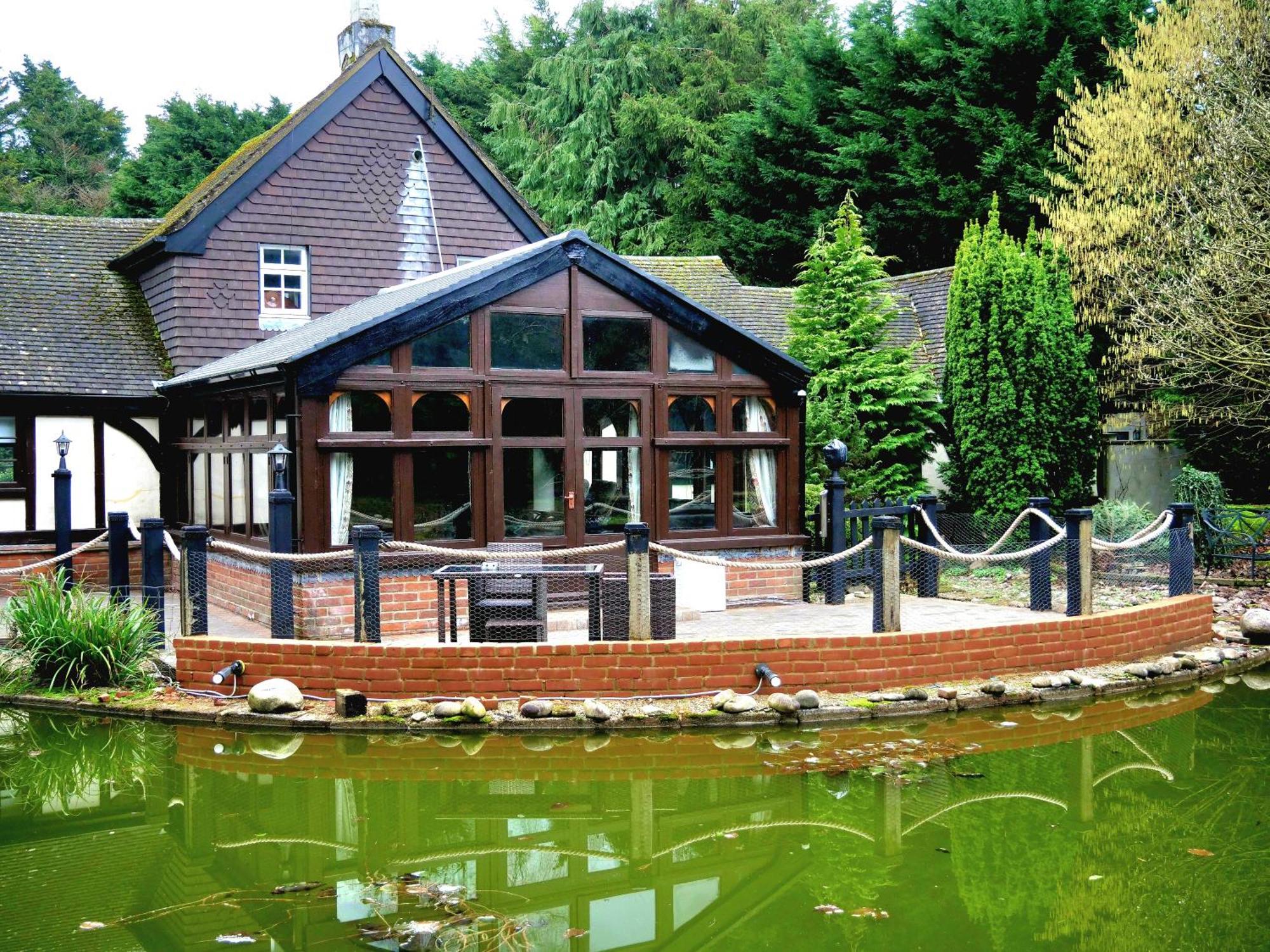 Beautiful Cottage In Brentwood Kelvedon Hatch Экстерьер фото