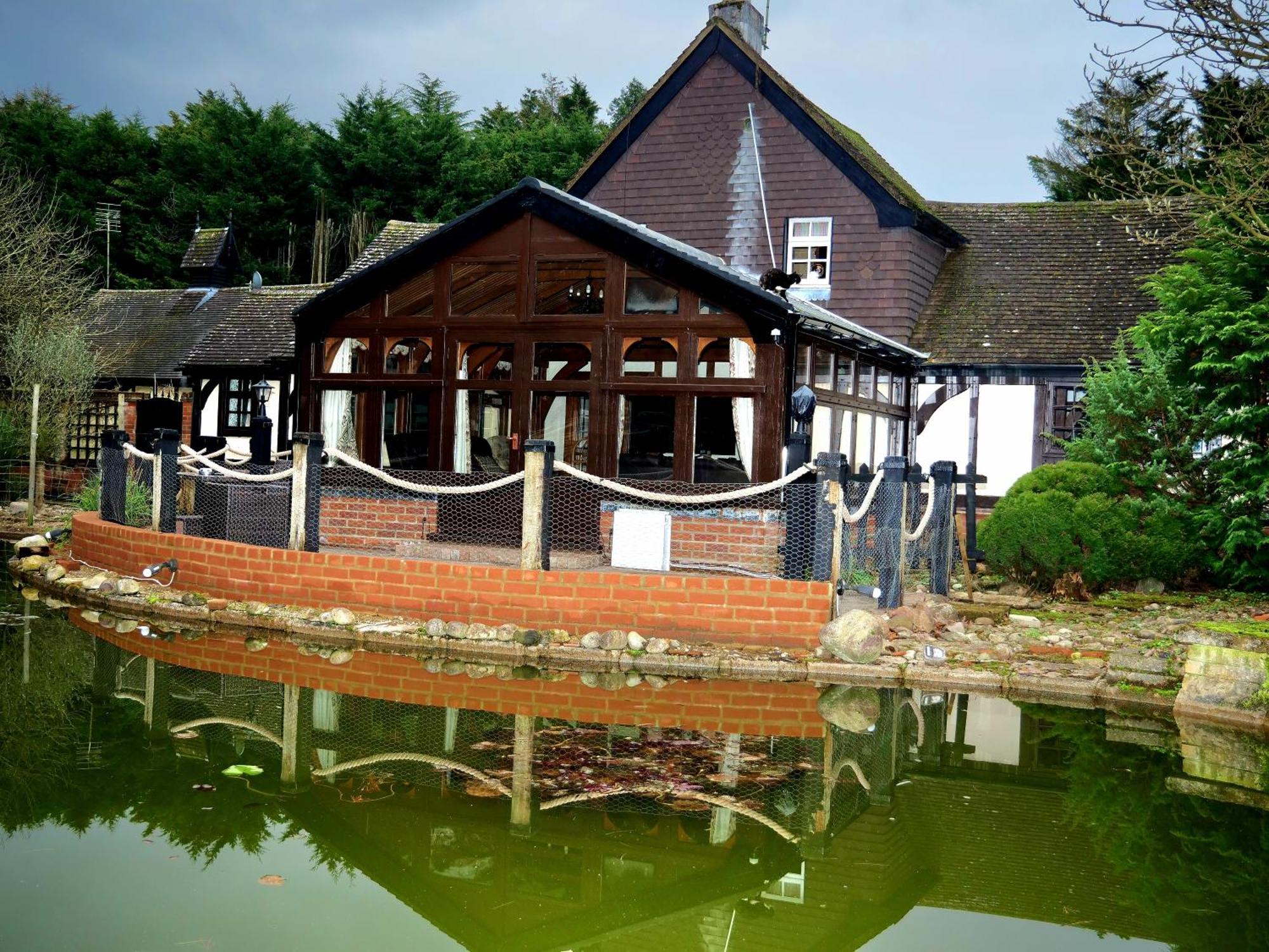 Beautiful Cottage In Brentwood Kelvedon Hatch Экстерьер фото
