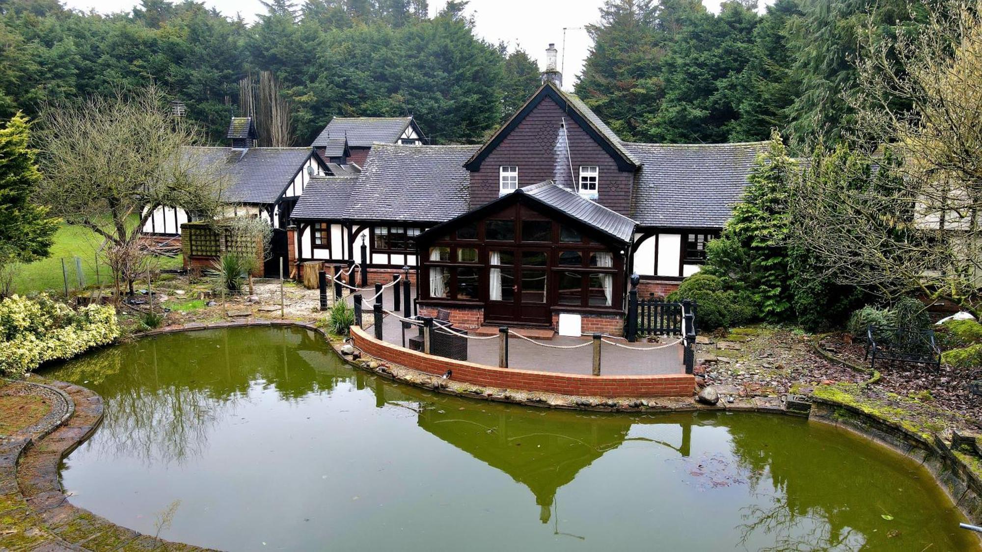 Beautiful Cottage In Brentwood Kelvedon Hatch Экстерьер фото